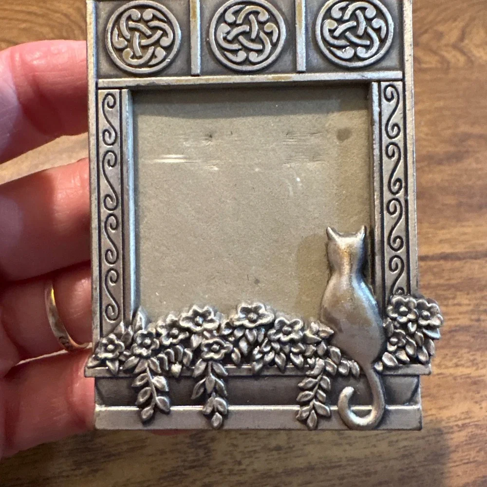 Pewter Tone Cat and Flowers Celtic Knot Small Picture Frame Silver Metal Vintage